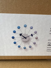 Lade das Bild in den Galerie-Viewer, Wanduhr Ball Clock vitra - limited
