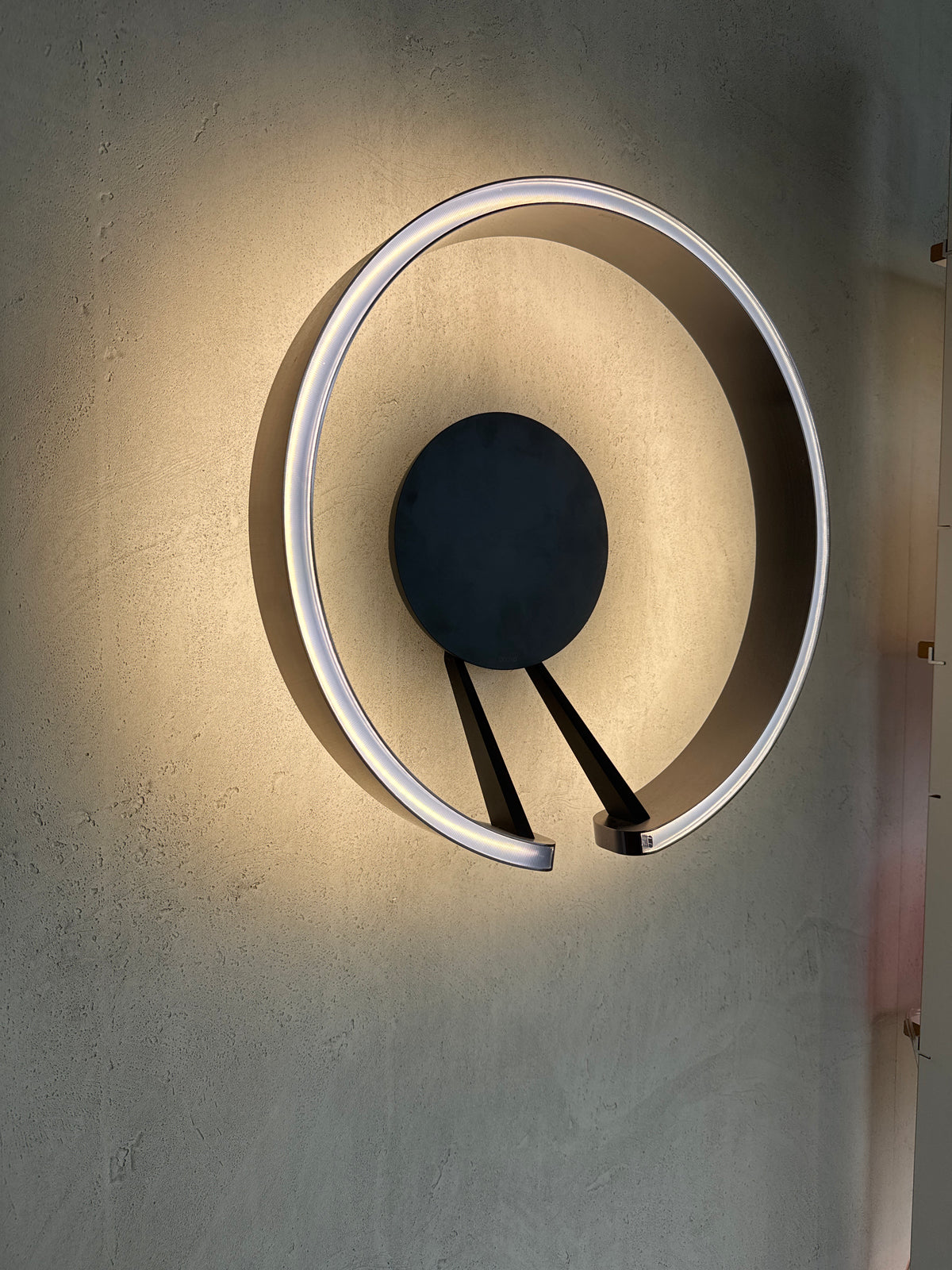 Wand - Deckenleuchte Aura von Occhio Sonderpreis