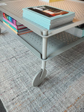 Lade das Bild in den Galerie-Viewer, Flow Coffee Table
