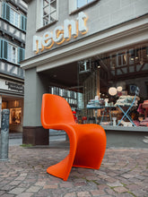 Lade das Bild in den Galerie-Viewer, Panton Chair Limited Edition 2010
