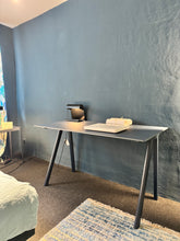 Lade das Bild in den Galerie-Viewer, Sekretär/ Homeoffice CPH 90 Desk von HAY
