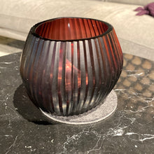 Lade das Bild in den Galerie-Viewer, Guaxs Vase „Nagaa“ Tealight amethyst
