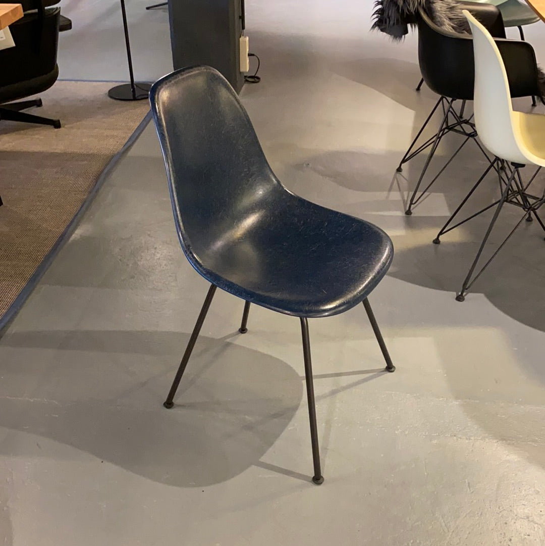 Eames fiberglass Chair DSX von vitra