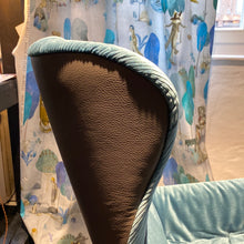 Lade das Bild in den Galerie-Viewer, Leya Wingback Chair mit Ottoman
