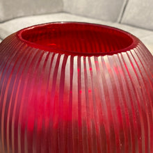 Lade das Bild in den Galerie-Viewer, Guaxs Vase „Nagaa“ L rot
