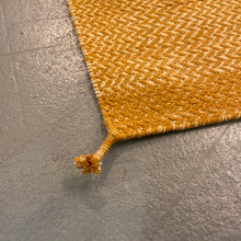 Lade das Bild in den Galerie-Viewer, Teppich PLY Rug Farbe Burnt Orange von Muuto

