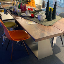 Lade das Bild in den Galerie-Viewer, Massivholz - Tisch Bedrock RIVA
