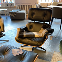 Lade das Bild in den Galerie-Viewer, Eames Lounge Chair mit Ottoman von vitra
