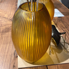 Lade das Bild in den Galerie-Viewer, Guaxs Vase „Nagaa“ L gold
