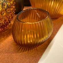 Lade das Bild in den Galerie-Viewer, Guaxs Vase „Nagaa“ Tealight Gold
