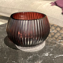 Lade das Bild in den Galerie-Viewer, Guaxs Vase „Nagaa“ Tealight amethyst
